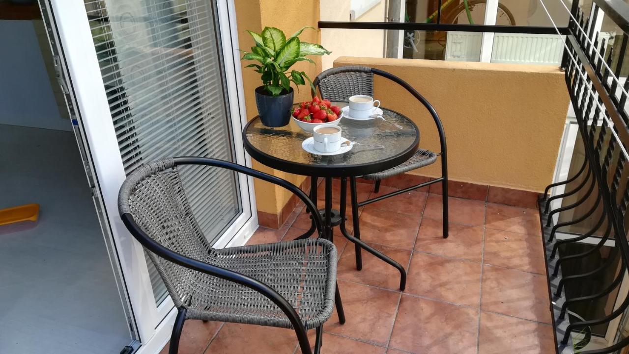 Apartament Z Balkonem Przy Latarni 150M Od Morza Kolobrzeg Luaran gambar