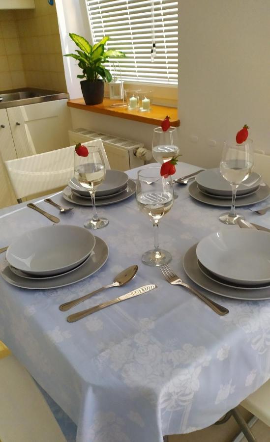 Apartament Z Balkonem Przy Latarni 150M Od Morza Kolobrzeg Luaran gambar